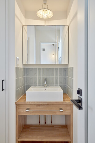 2階の造作洗面台