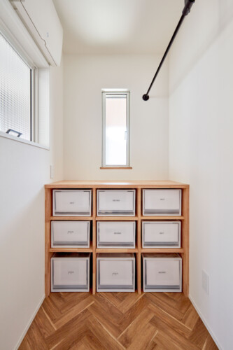 ランドリールーム西面